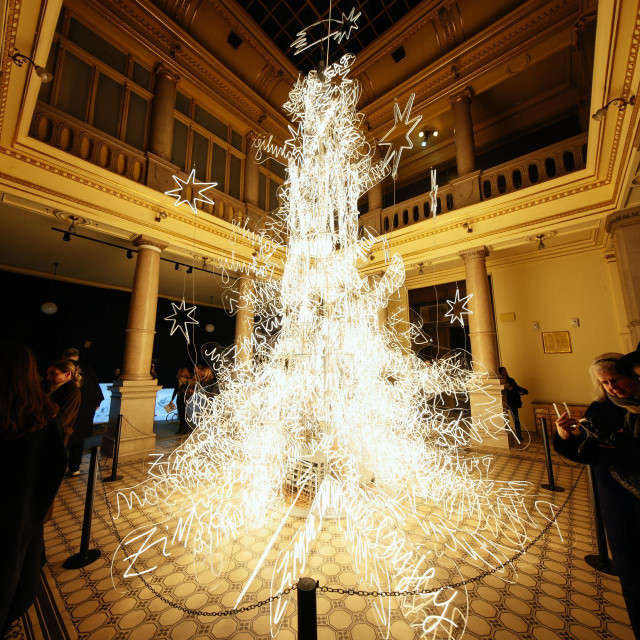 Instalacija Saše Šekoranje u Oktogonu NMMU