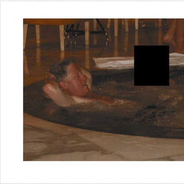 Bill Clinton u jacuzziju