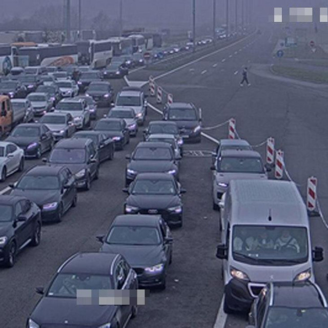 Gužve na graničnom prijelazu Bajakovo