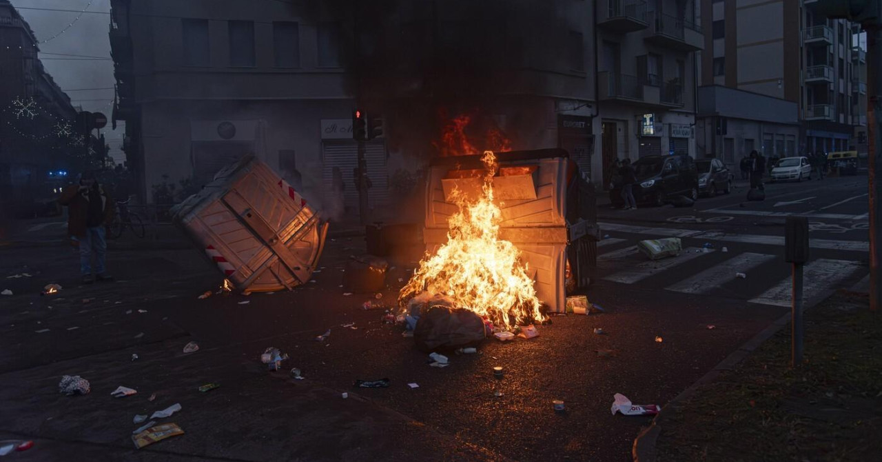 Žestoki sukobi policije i prosvjednika, ima ozlijeđenih... Objavljeno zašto su počeli neredi, u sve upleteni ljevičarski aktivisti