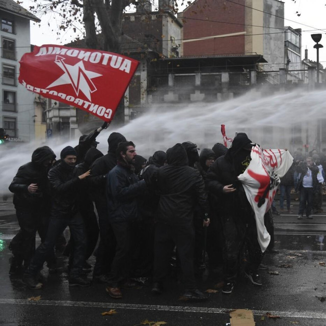 Prosvjed je nakon nekog vremena postao nasilan