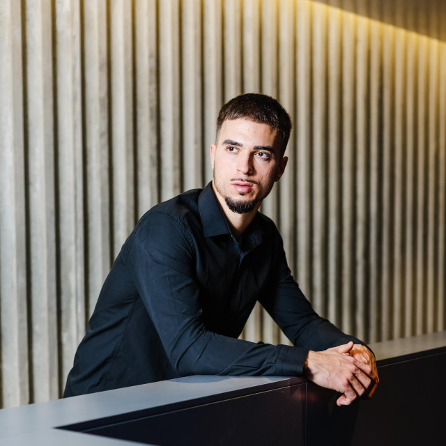 Zagreb, 251125.
Met Hotel.
Tenisac Dino Prizmic.