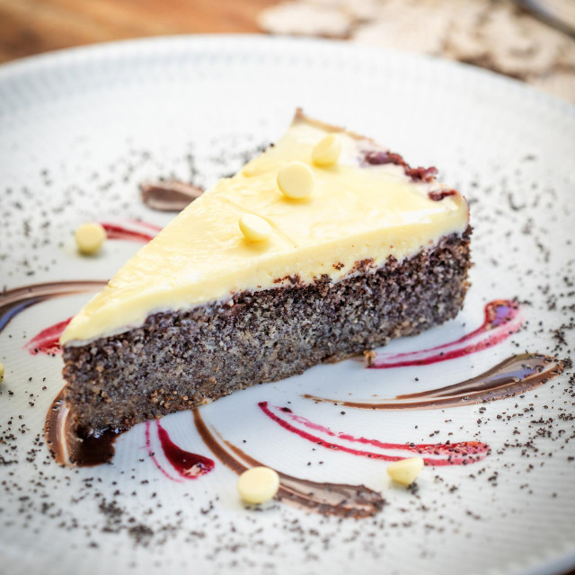 Zagreb, 170925.
Vrhovec.
Restoran Tac.
Vlasnica i chefica restorana Tac Vesna Miletic.
Torta od maka.