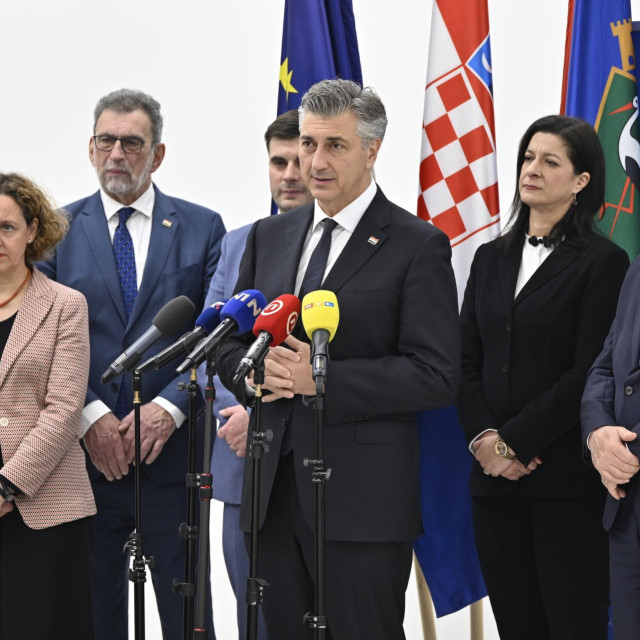 Nina Obuljen Koržinek, Radovan Fuchs, Andrej Plenković, Ivan Celjak, Magdalena Komes i Branko Bačić u Glazbenoj školi u Petrinji