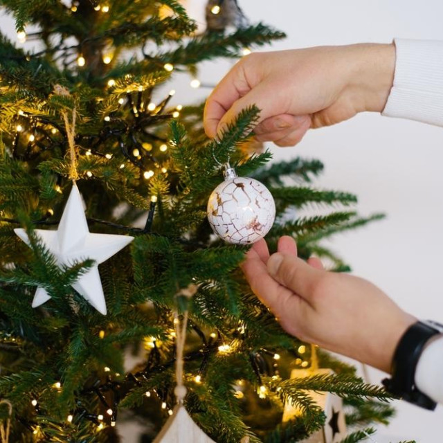 Umjetno će drvce izgledati poput prirodnog obratite li pozornost na jedan detalj