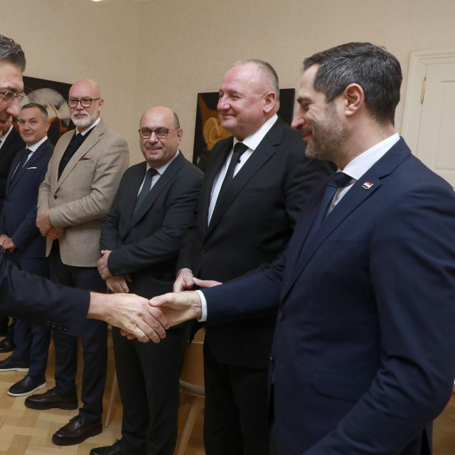 Rukovanje Andreja Plenkovića i Tončija Glavine