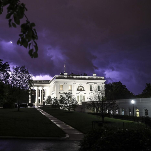 Oluja nad Bijelom kućom