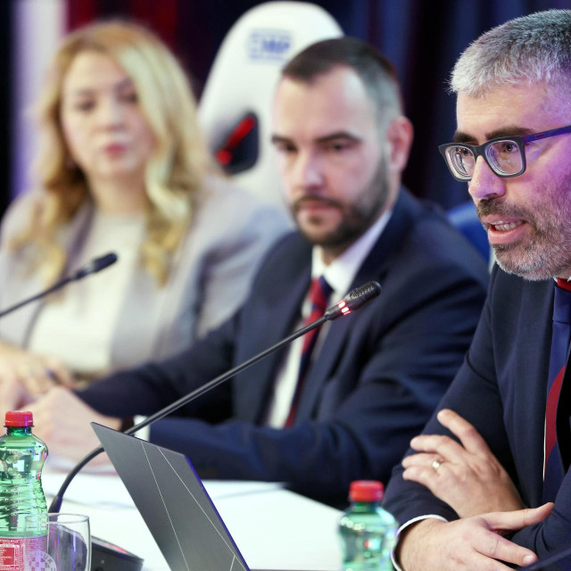 Predsjednik Ivan Bilić (desno) na redovnoj godišnjoj skupštini Hajduka