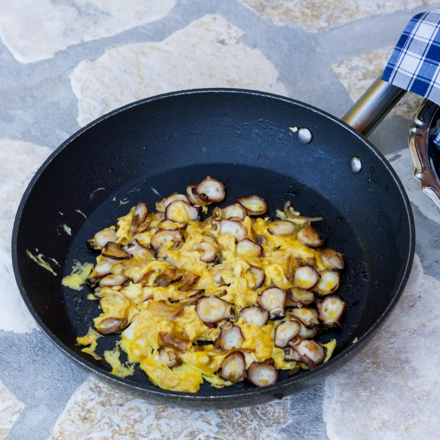 Supetarska Draga, 180419.
Konoba More.
Na fotografiji: stokalj - jelo sa suseno hobotnicom.