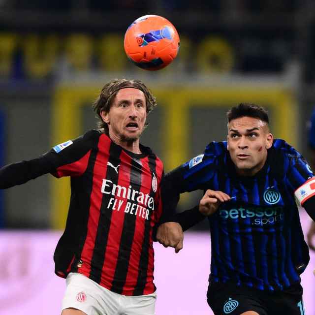 Luka Modrić (Milan) i Lautaro Martinez (Inter)