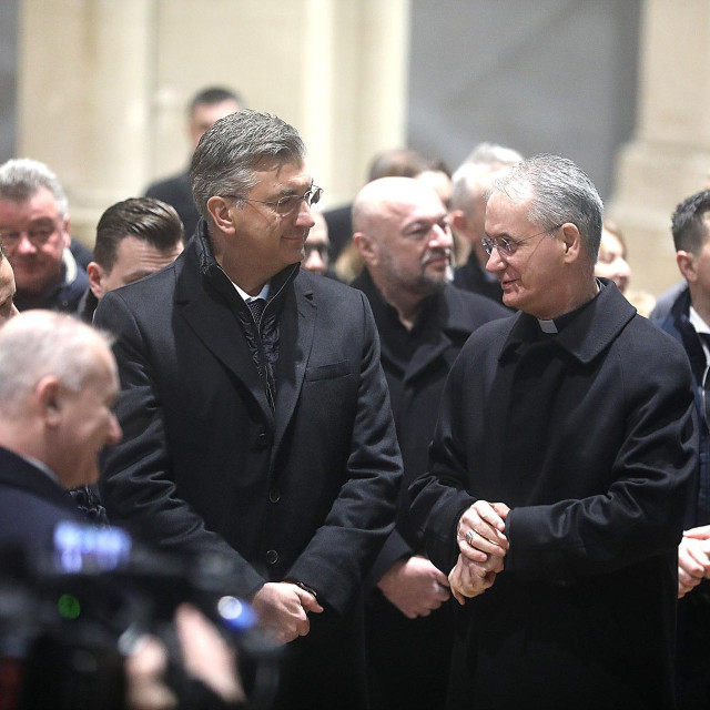 Premijer Andrej Plenković i mons. Dražen Kutleša tijekom obilaska Zagrebačke katedrale u prosincu 2025.