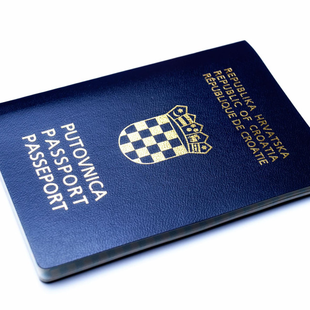 Snaga hrvatske putovnice prema Henley Passportu kroz godine pokazuje jasan i kontinuiran uzlazni trend, posebno vidljiv nakon ulaska Hrvatske u Europsku uniju