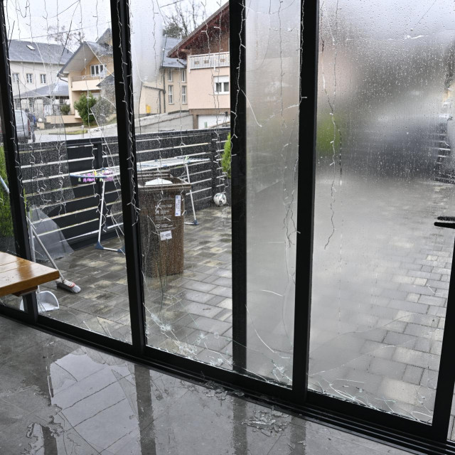 Eksplozivna naprava bačena je na terasu kuće