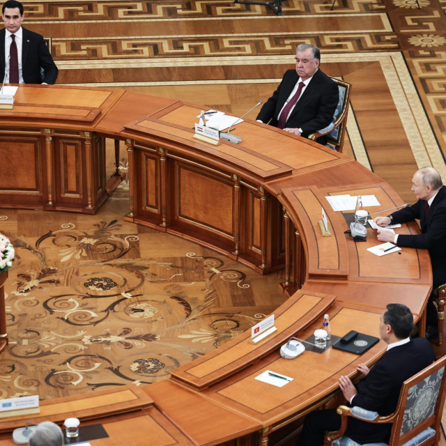 Vladimir Putin sa suradnicima