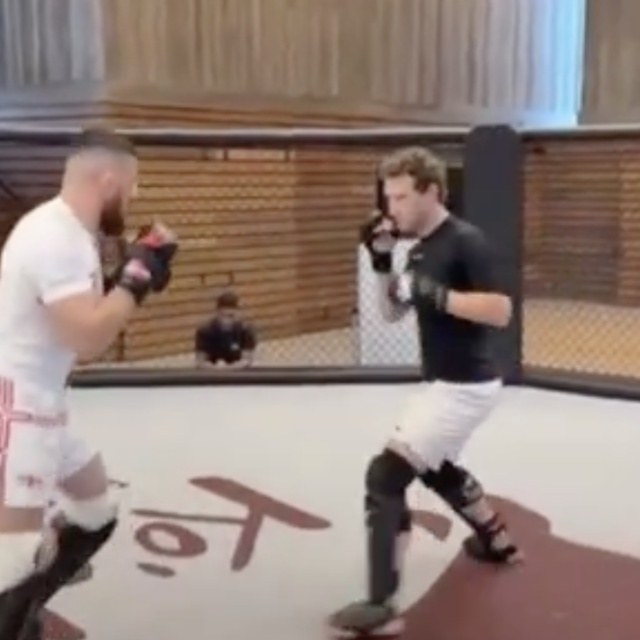 Merab Dvališvili (lijevo) vs. Mark Zuckerberg (desno)