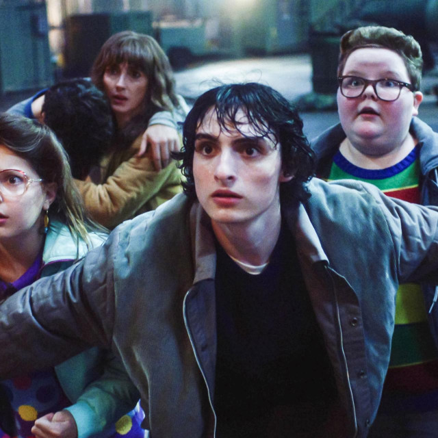 Winona Ryder, Finn Wolfhard, Noah Schnapp u seriji Stranger Things