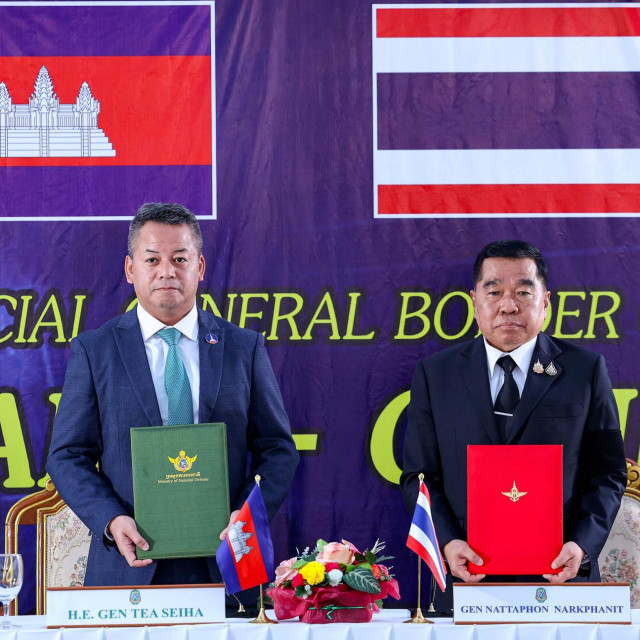 Ministar obrane Kambodže Tea Seiha i ministar obrane Tajlanda Nattaphon Narkphanit