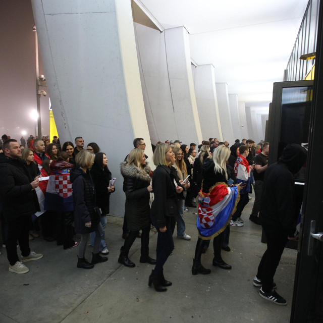 Koncert u Areni odavno je rasprodan, dok drugi datum Thompson nije uspio osigurati nakon prepirke s gradskim vlastima