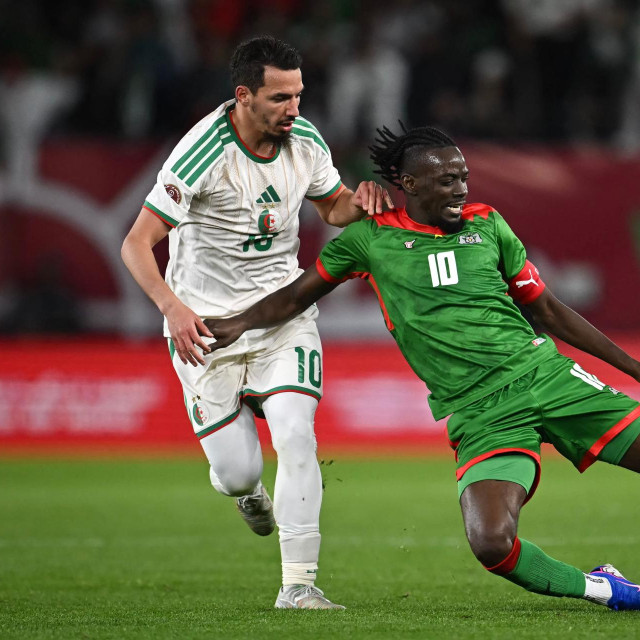 Bertrand Traore i Ismael Bennacer 