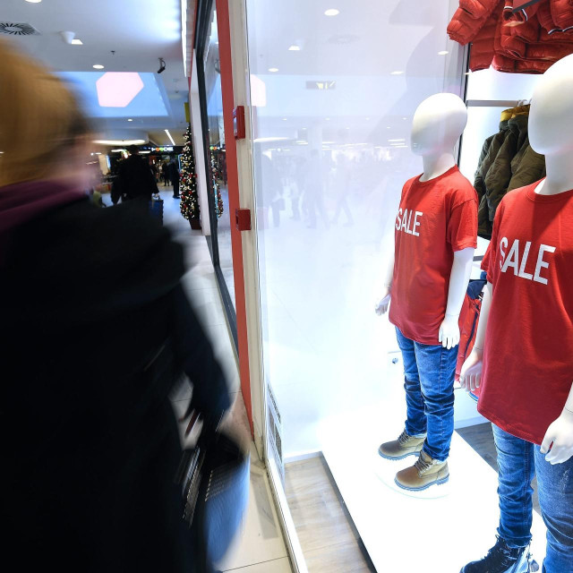 Početak sezonskih sniženja u City centru West