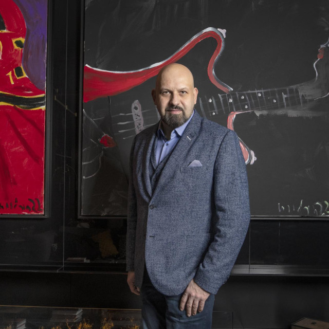 Paralelno sa studijem stomatologije, u Zagrebu se nije odricao pjevanja