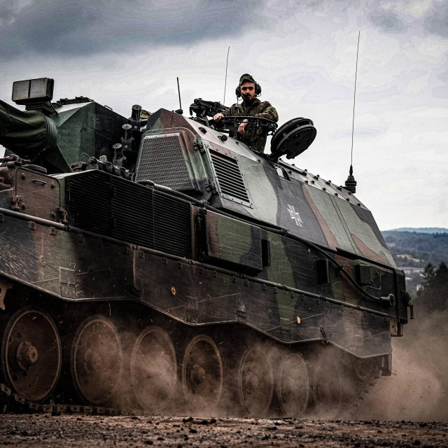 Samohodna PzH 2000 haubica; ilustracija