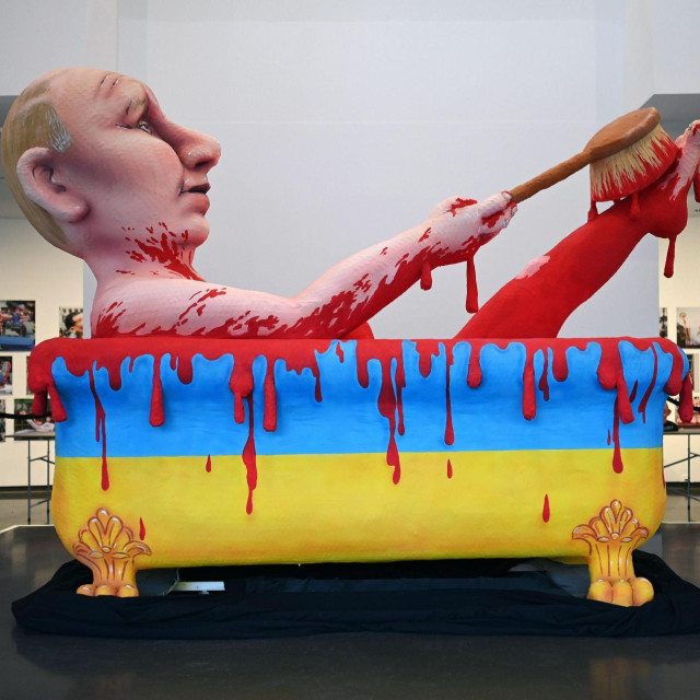 Skulptura Jaquesa Tillya