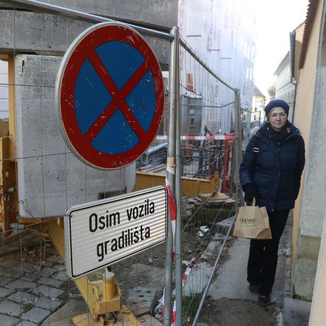 Demetrova ulica teško je prohodna
 