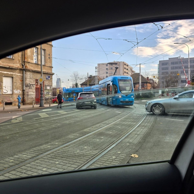 Tramvaj iskočio iz tračnica