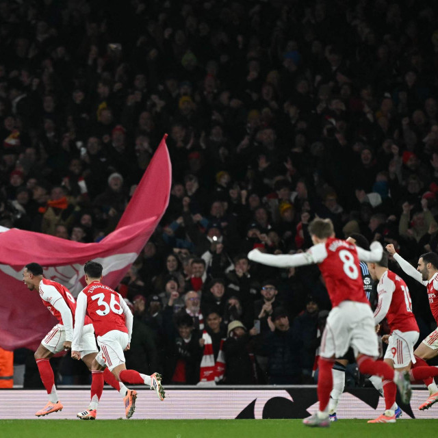 Slavlje nogometaša Arsenala