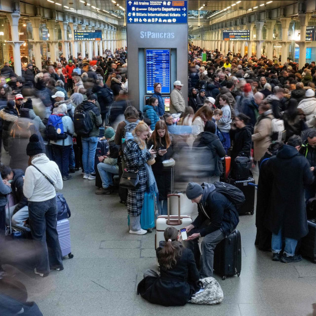 U utorak su planovi mnogih putnika bili ozbiljno poremećeni tijekom ovog razdoblja kraja godine