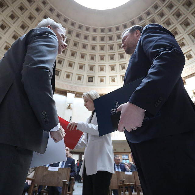 Guverner Hrvatske narodne banke Boris Vujčić i potpredsjednik Vlade i ministar financija Marko Primorac. Vujčić i Primorac ključni su tandem hrvatske ekonomske vlasti – Vujčić kao nositelj monetarne politike i stabilnosti financijskog sustava, a Primorac kao glavni kreator i operativni upravitelj fiskalne politike države