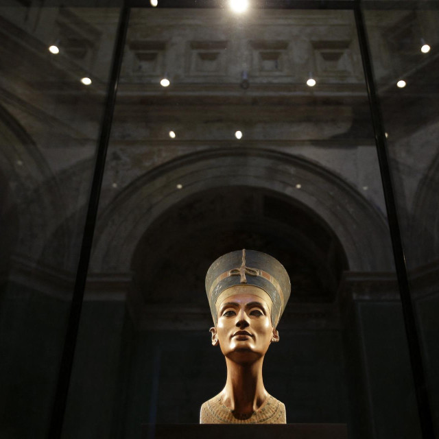 Bista Nefertiti u Novom muzeju u Berlinu 