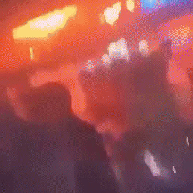 Snimka s društvenih mreža pokazuje trenutak kad se požar u Le Constellation Baru počeo širiti