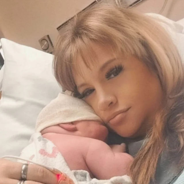 Markie Smith s novorođenim Canyonom