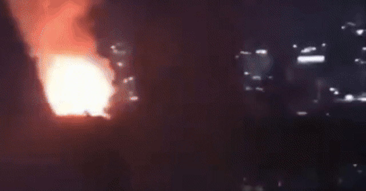 V Caracasu odjeknilo več eksplozij sredi poročil o preletih letal