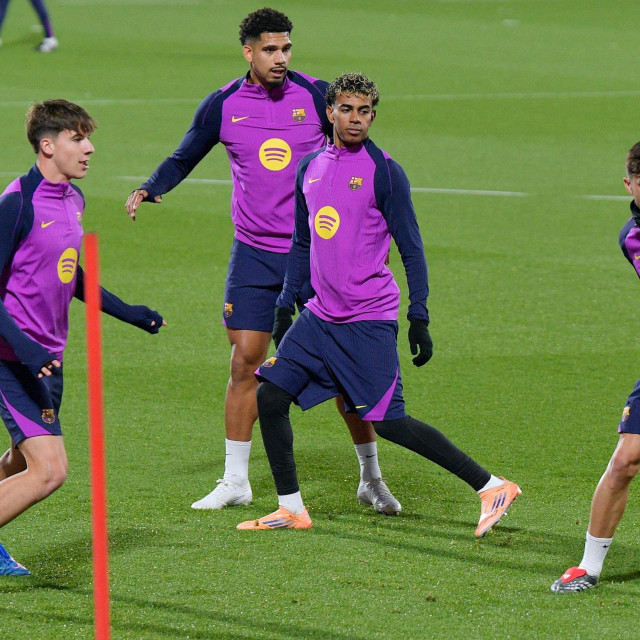 Trening Barcelone 29. prosinca 2025. ili prvi Araujov po povratku (s lijeva) - Jofre Torrents, Ronald Araujo da Silva, Lamine Yamal i Pedri