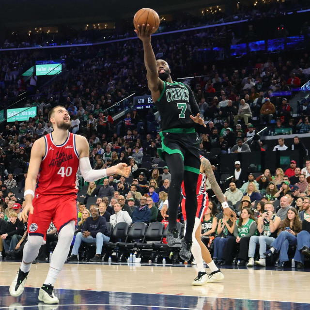 Ivica Zubac u akciji protiv Celticsa