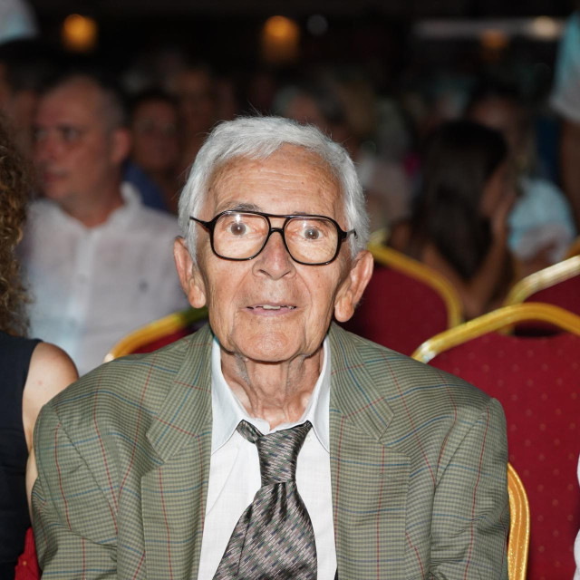 Dejan Đurović, legendarni voditelj, glumac i spiker