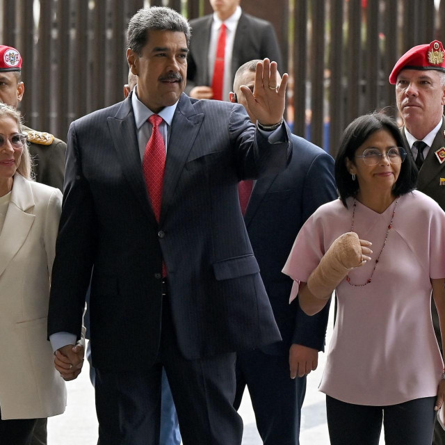Nicolas Maduro i Delcy Rodriguez (desno)