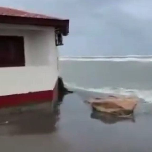 More odnosi kućice u crnogorskom biseru