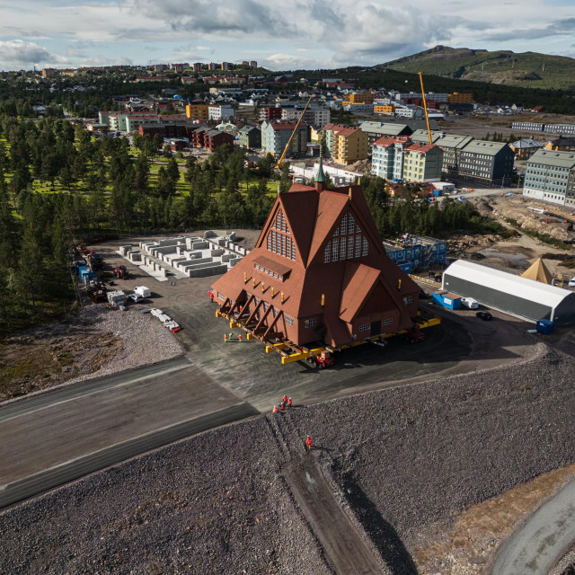 Drvena crkva u Kiruni koja se premijestila 