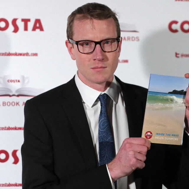 Patrick Charnley, s knjigom svoje majke, snimljen prije srčanog zastoja

 