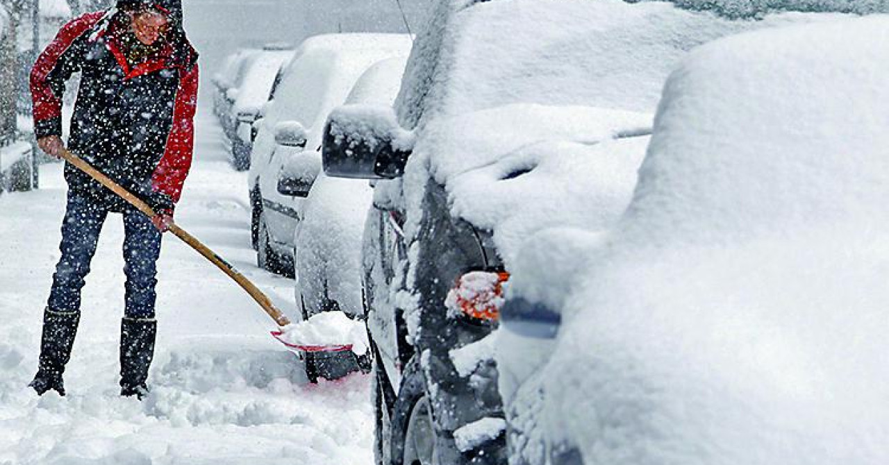 Diljem Hrvatske pada snijeg, na mnoštvo cesta su zimski uvjeti, HAK je objavio upute vozačima