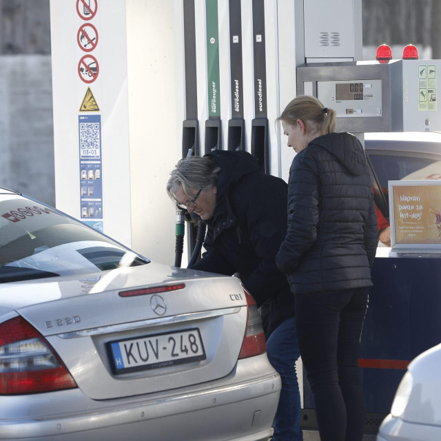 Benzinska postaja, ilustracija