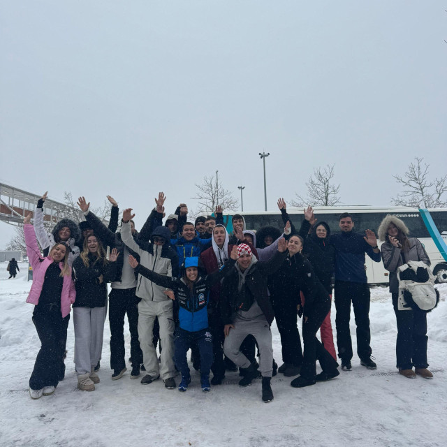 Studenti koji su zapeli na Macoli