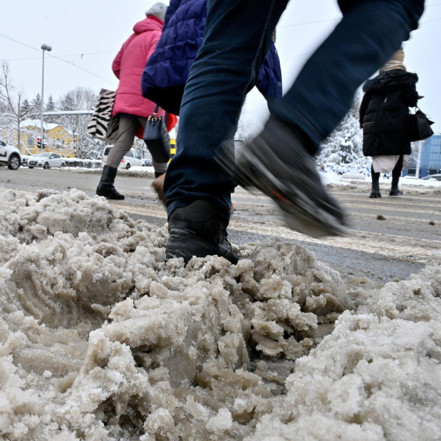 Neočišćeni snijeg na zagrebačkim ulicama