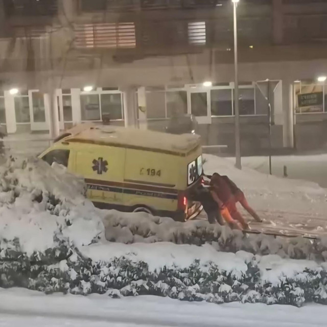 Vozila hitne pomoći na Rebru