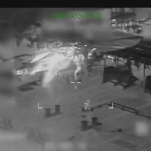 Iskrcavanje američkih vojnika iz helikoptera na tanker ”M/T Sophia”