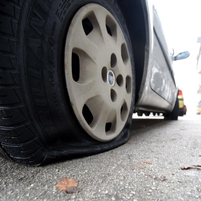 Probušena guma, ilustracija